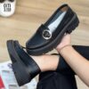 MOCASINES EN 💯%CUERO FOLIAS CON APLIQUES EN CUEROS TRASPASADOS  METALIZADOS - Negro